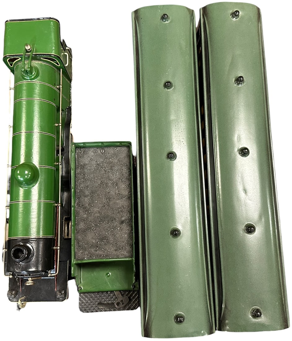 MARKLIN CLOCKWORK GNR PASSENGER TRAIN SET - 5