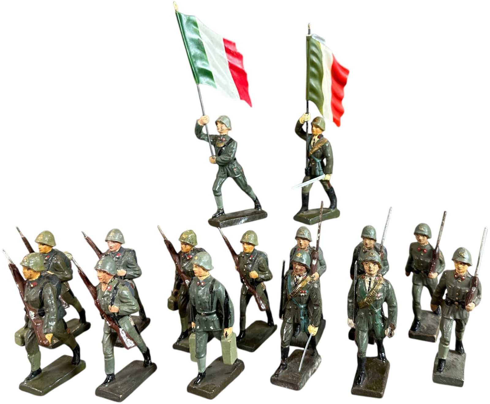 LINEOL MARCHING ITALIAN INFANTRY: 32. LINEOL MARCHING ITALIAN INFANTRY | Fifteen marching regular Italian infantry including two different flag bearers, two officers , plus other marchers in three poses. From the Italian collection of