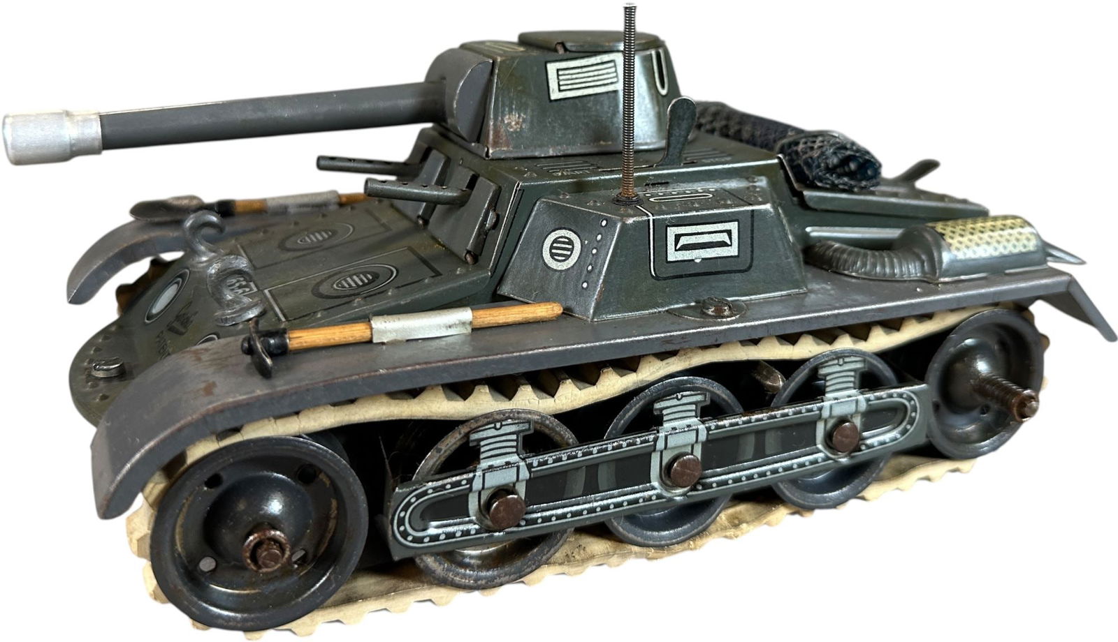 GESCHA CLOCKWORK TIN PLATE TANK: 36. GESCHA CLOCKWORK TIN PLATE TANK | Postwar all tin with intact rubber treads & working clockwork motor. From the Italian collection of Steno Tonelli. | 8" l. | (Excellent Condition) | $200 - $300