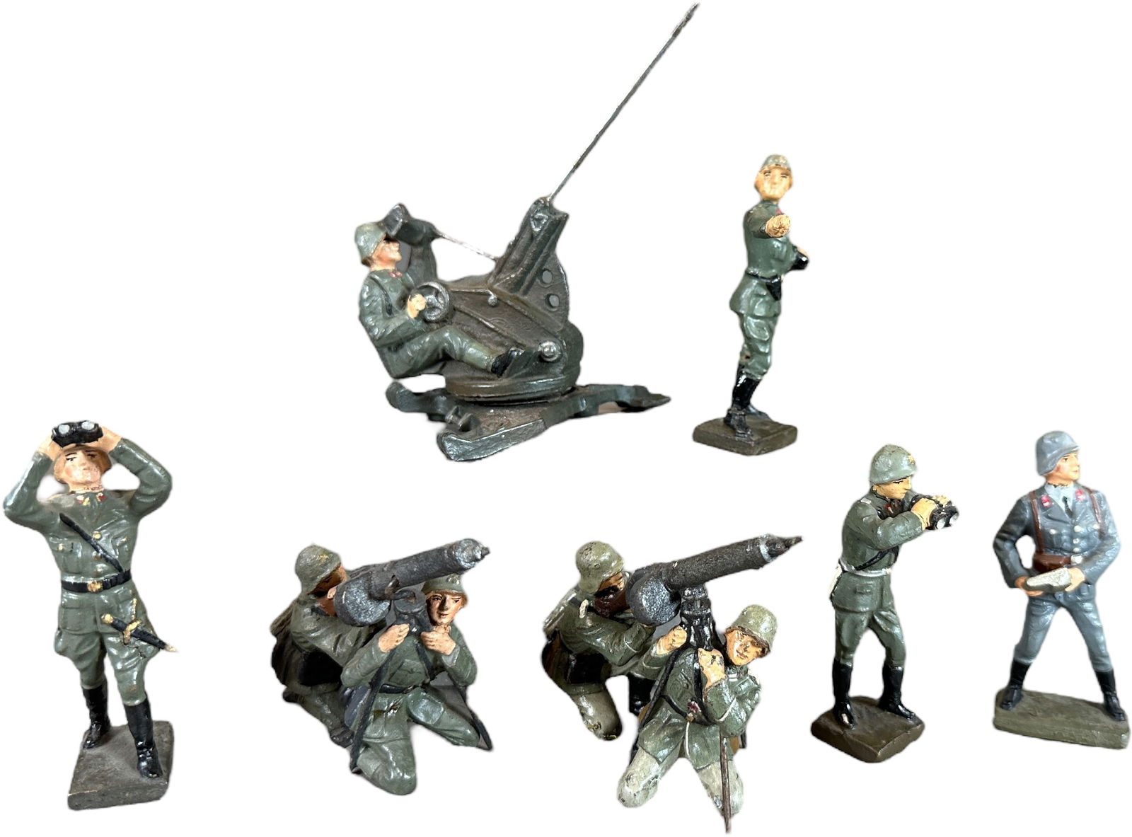 LINEOL RARE AA SOLDIERS: 64. LINEOL RARE AA SOLDIERS | Nine figure lot to include two AA machine gun crews one of which is Italian, three rare Italian officers with binoculars, one 20 mm AA gun with a rare Luftwaffe soldier w
