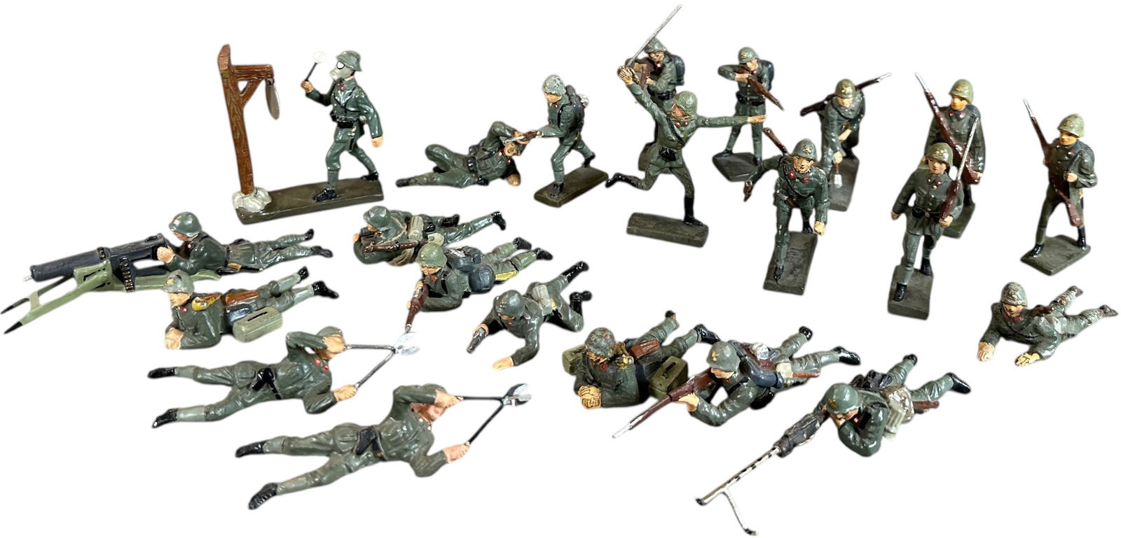 LINEOL ITALIAN ARMY SOLDIERS IN ACTION: 66. LINEOL ITALIAN ARMY SOLDIERS IN ACTION | Twenty one regular army soldiers in action poses. From the Italian collection of Steno Tonelli. | 75 mm | (Excellent Condition) | $300 - $400
