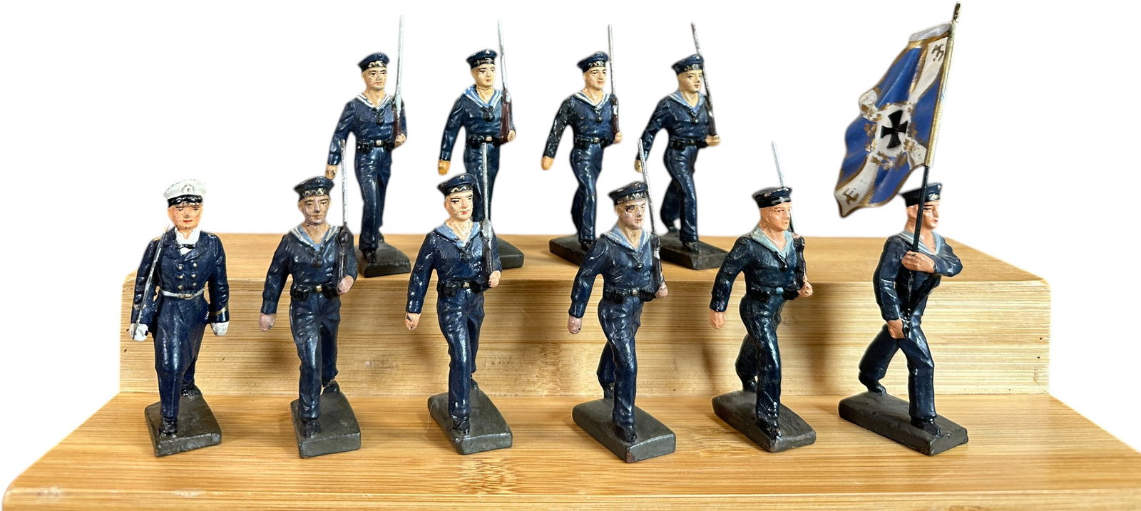 LINEOL MARCHING NAVAL FIGURES: 73. LINEOL MARCHING NAVAL FIGURES | Ten figure lot includes one officer, one flag bearer and 8 sailors. From the Italian collection of Steno Tonelli. | 75 mm | (Excellent Condition) | $200 - $400