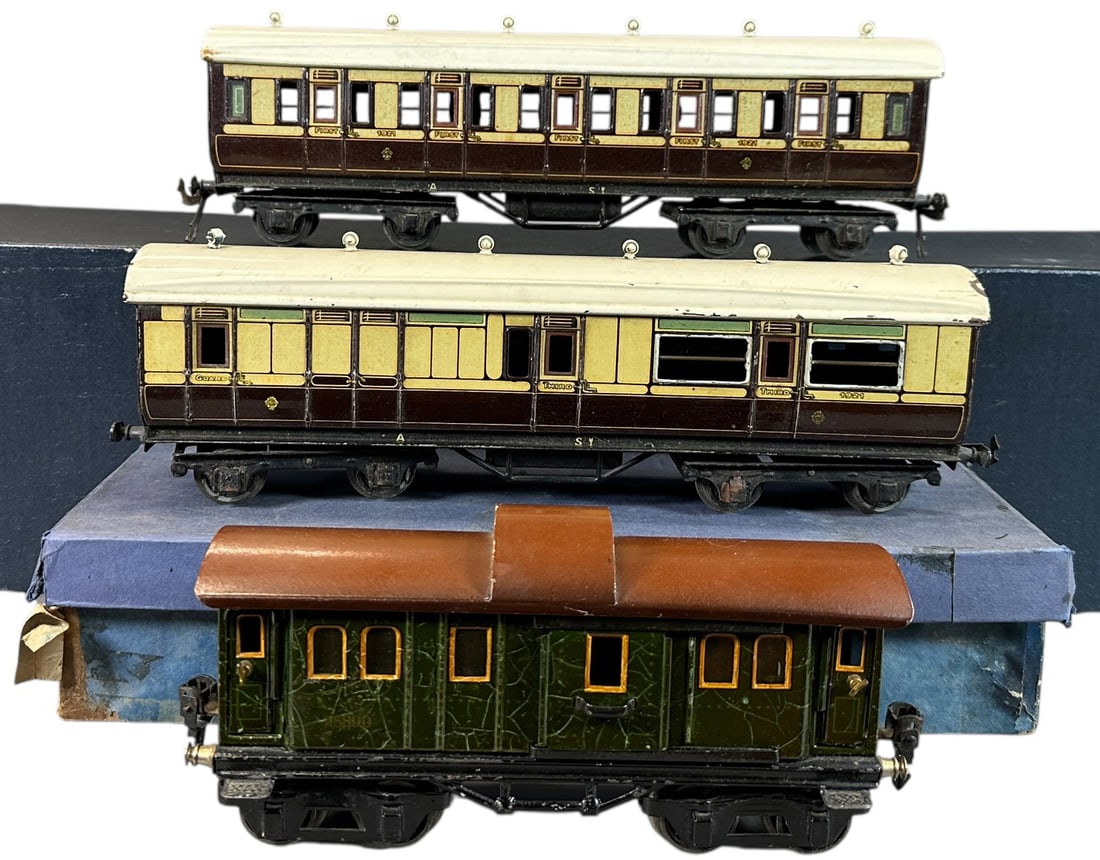 MARKLIN & BING PASSENGER CARS (1 of 8)