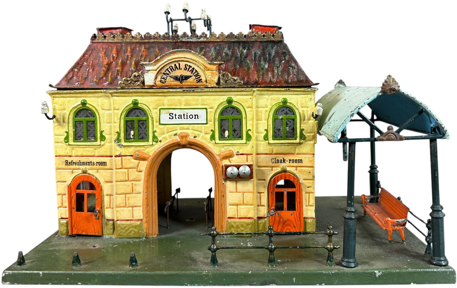 MARKLIN SIDE AWNING STATION: 120. MARKLIN SIDE AWNING STATION | Hand Painted. Ex: The Tony Cuff UK Collection. | 14 x 8 x 10.5" lwh. | Original station could use a little cleaning to improve the overall appearance, (Very Good to