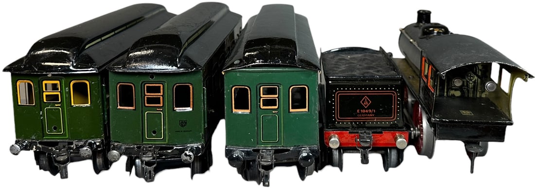 MARKLIN PASSENGER TRAIN SET - 5