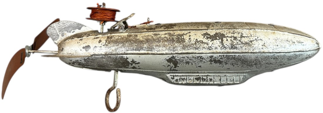 FLEISCHMANN AIRSHIP NO. 3633/1: 252. FLEISCHMANN AIRSHIP NO. 3633/1 | c. 1930's. | 9" l. | (Very Good Condition) | $400 - $800