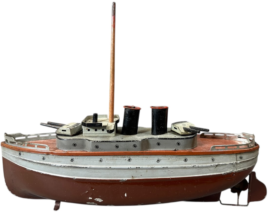SMALL FLEISCHMANN BATTLESHIP: 257. SMALL FLEISCHMANN BATTLESHIP | Germany, wind-up. | 11" l. | Mast is replaced, missing rear flag holder, paint is original, (Excellent Condition) | $600 - $1,000