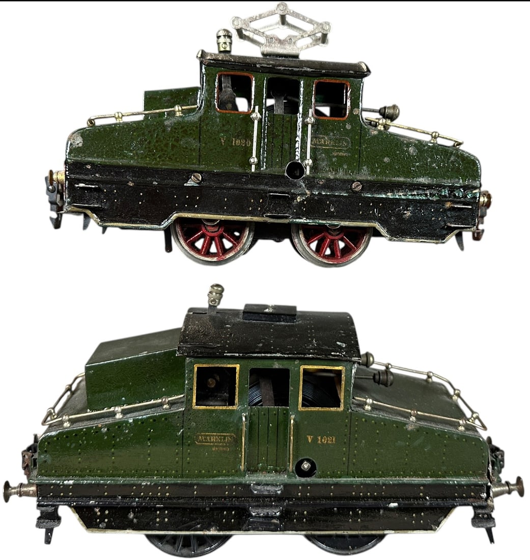 MARKLIN CLOCKWORK LOCOMOTIVES: 268. MARKLIN CLOCKWORK LOCOMOTIVES | O gauge and gauge 1. | 9.5" l. | Minor touch-up to large engine, missing pantograph, Overall (Excellent Condition) | $400 - $800