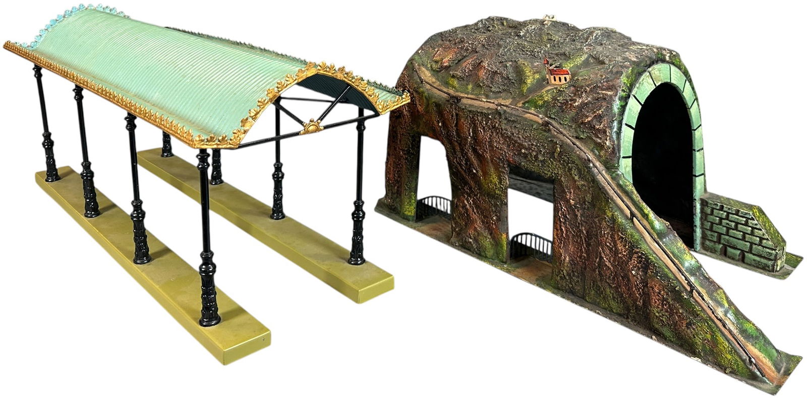 MARKLIN TUNEL & PASSENGER CANOPY: 274. MARKLIN TUNEL & PASSENGER CANOPY | Gauge 1, hand painted. | 21 x 7 x 9.5" lwh. | Tunnel is original paint while the canopy has repaint and lacquering (Very Good Condition), tunnel in (Excellent C