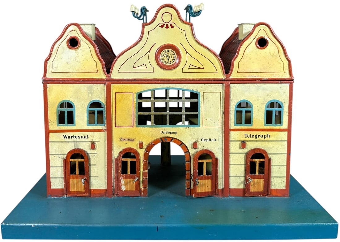 MARKLIN DUTCH MARKET PASSENGER STATION (1 of 12)