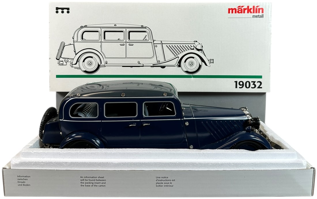 BOXED MARKLIN SEDAN #19032 (1 of 4)