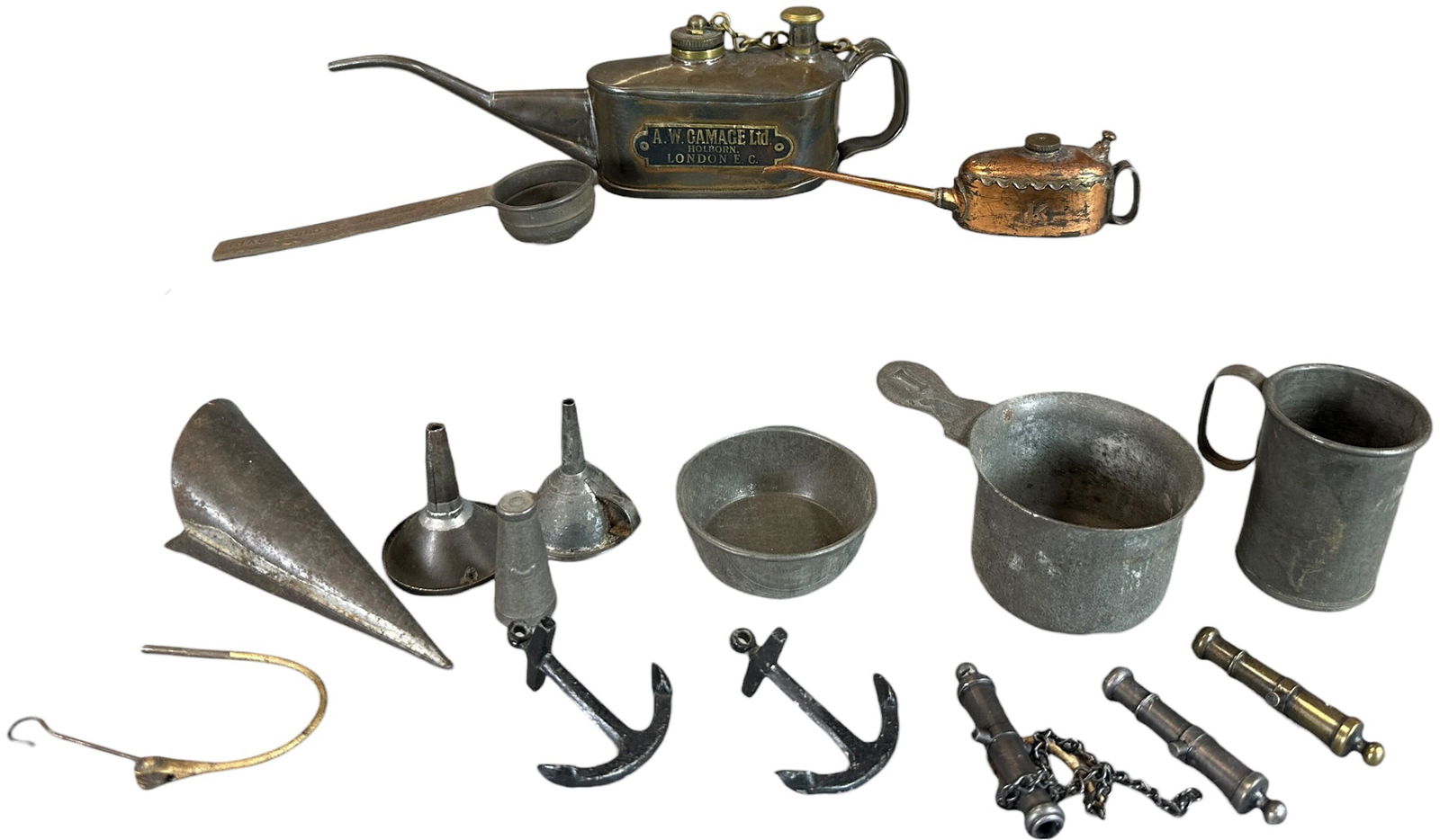 ASSORTED GERMAN STEAM ACCESSORIES: 315. ASSORTED GERMAN STEAM ACCESSORIES | 6.5" l. | Smaller oiler marked "K" and "Meccano", large oiler has Gamage's badge, (Very Good Condition) | $200 - $400