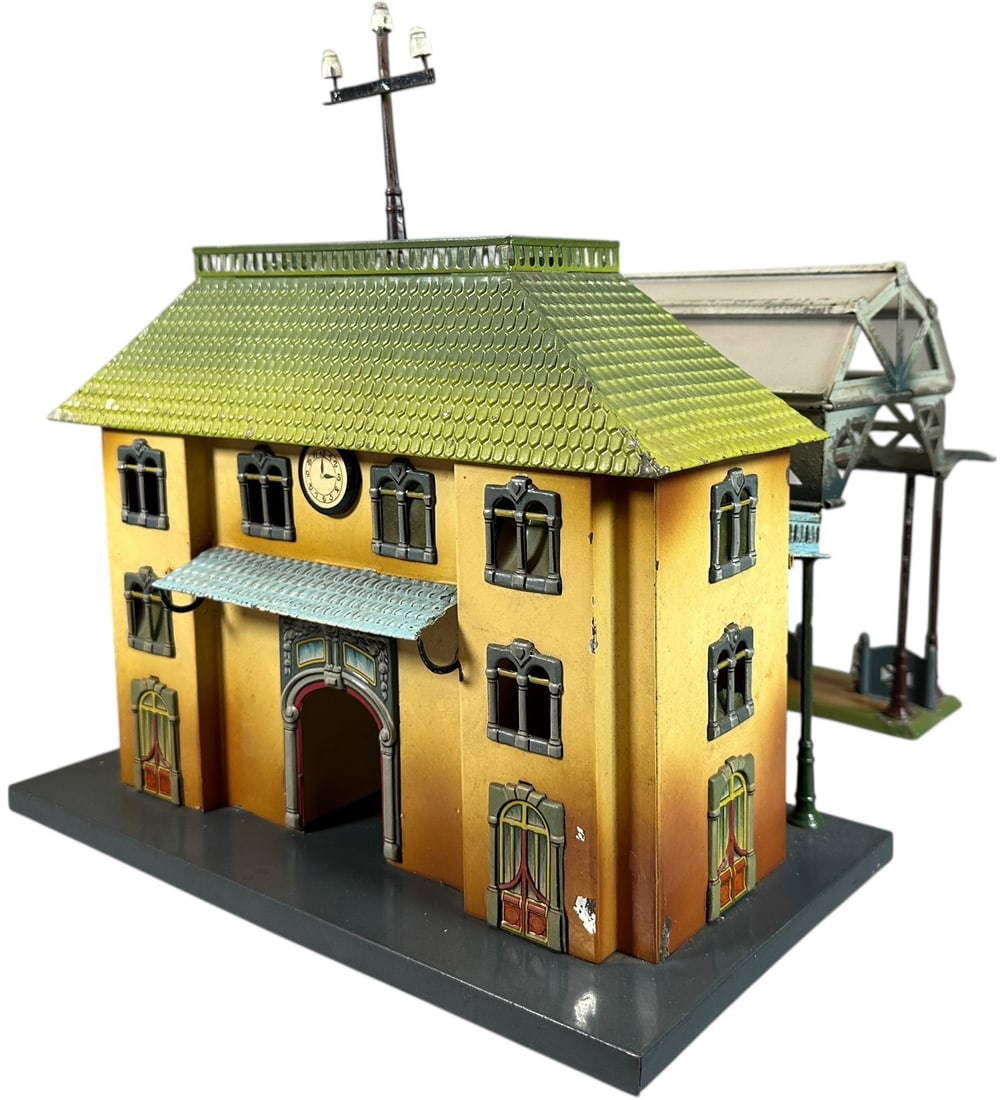 FANDOR STATION W/ GLASS DOME: 329. FANDOR STATION W/ GLASS DOME | O gauge. | 12.5" l. | Some minor paint flaking, (Excellent Condition) | $300 - $600