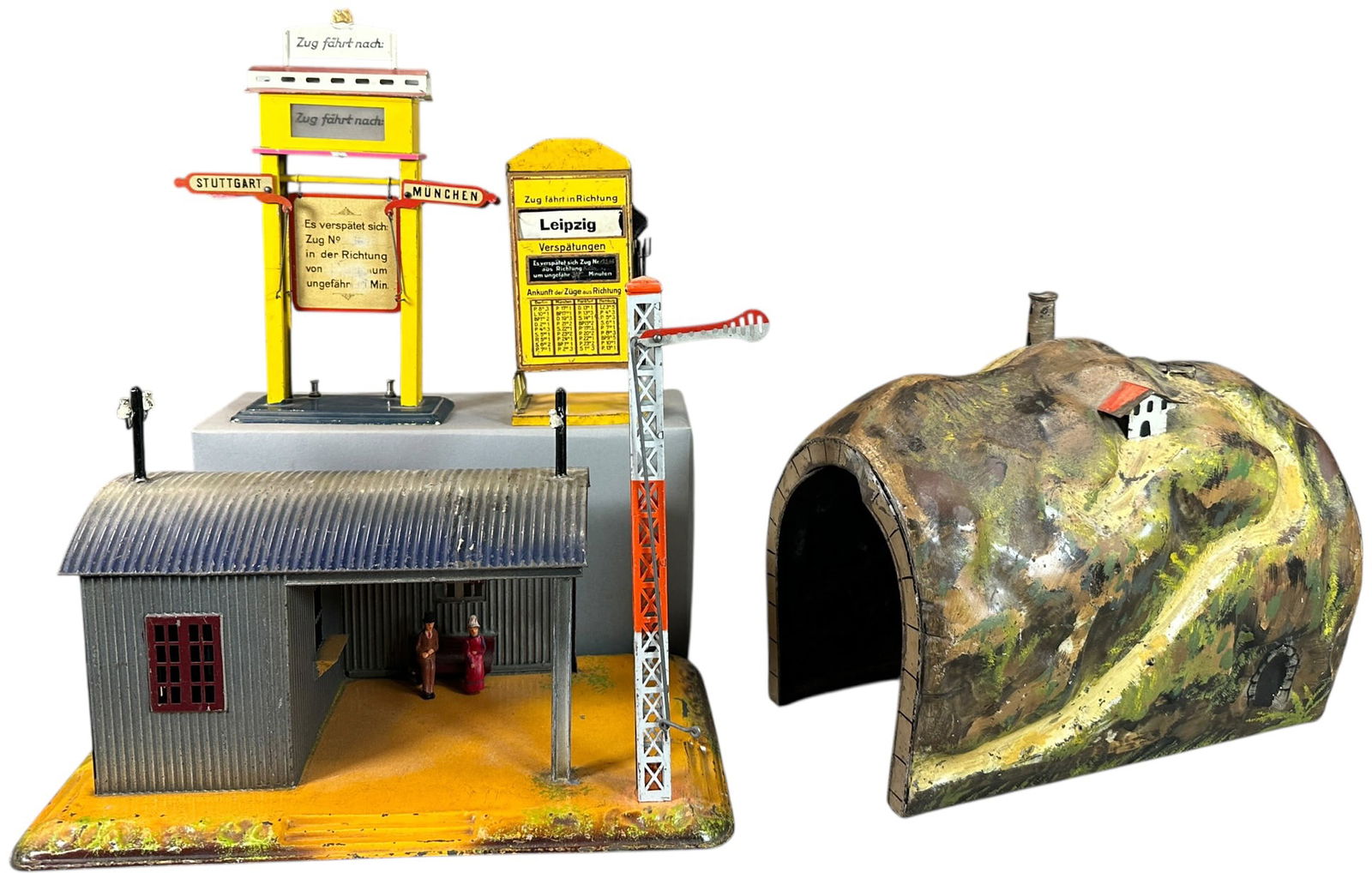 BING RAILROAD ACCESSORY LOT: 330. BING RAILROAD ACCESSORY LOT | 14" l. | (Very Good to Excellent Condition) | $250 - $500