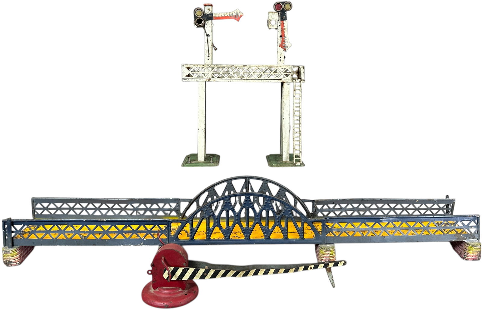 BING BRIDGE & ELECTRIC SEMAPHORE: 333. BING BRIDGE & ELECTRIC SEMAPHORE | Gauge 1. | 31" l. | Bridge missing rails, semaphore missing one socket, will benefit from cleaning and straightening, (Very Good to Excellent Condition) | $250