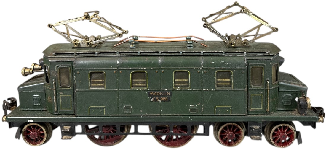 MARKLIN CS920 SWISS ELECTRIC LOCOMOTIVE: 338. MARKLIN CS920 SWISS ELECTRIC LOCOMOTIVE | O gauge, clockwork. | 10.5" l. loco | (Very Good to Excellent Condition) | $600 - $1,200