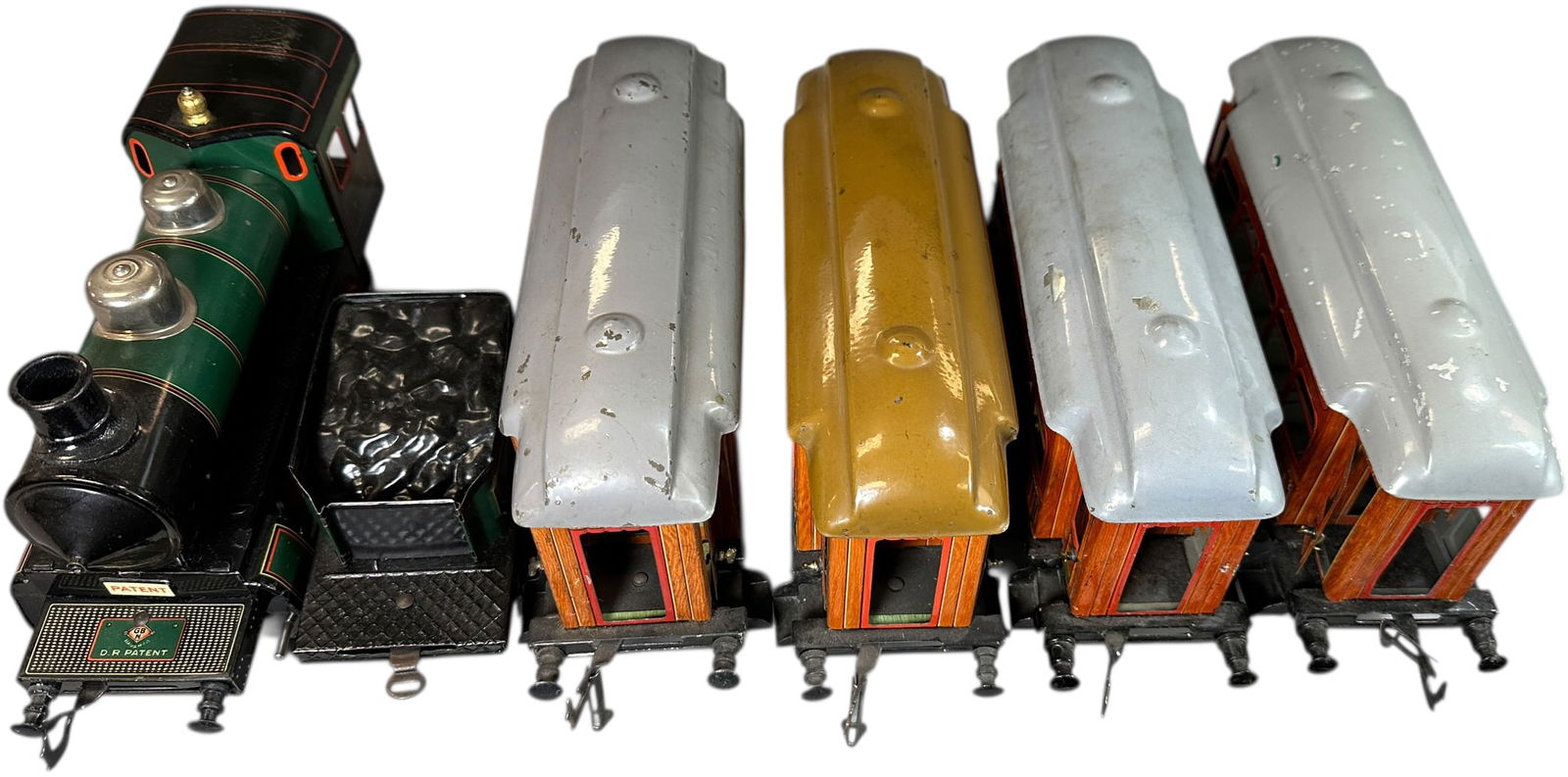 CLOCKWORK BING TEAK PASSENGER TRAIN SET - 4