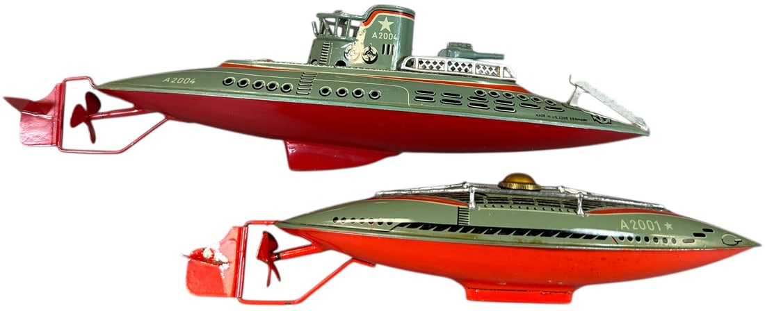 TWO ARNOLD LITHOGRAPHED SUBMARINES: 377. TWO ARNOLD LITHOGRAPHED SUBMARINES | 10.5" l. | Red hull on large boat is restored, otherwise (Excellent Condition) | $200 - $400