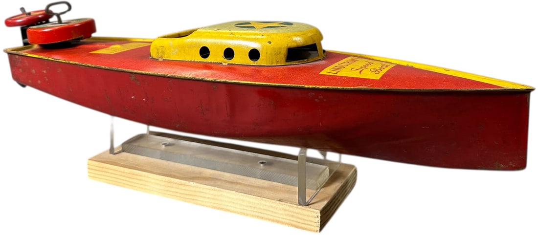 LINDSTROM WIND-UP SPEED BOAT: 392. LINDSTROM WIND-UP SPEED BOAT | Wind-up, litho. | 18.5" l. | Some scratching to bottom of boat, overall (Very Good to Excellent Condition) | $200 - $400