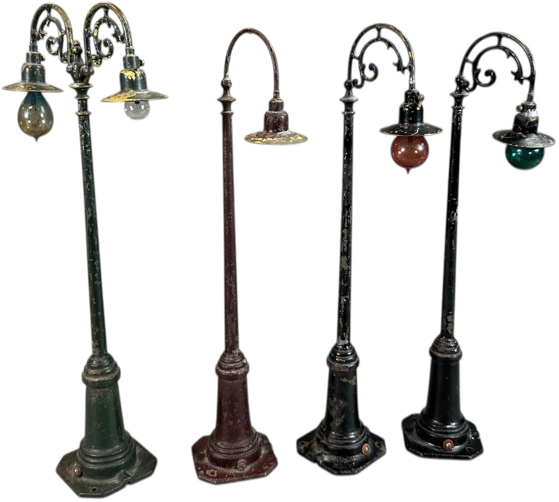 LIONEL BLACK, MAROON, GREEN LAMP POSTS: 422. LIONEL BLACK, MAROON, GREEN LAMP POSTS | Standard gauge, two rare black no.61 lamps, one maroon, and one double. Provenance: Bradley Kaplan Collection. | 18" l. | Maroon lamp has broken filigree,