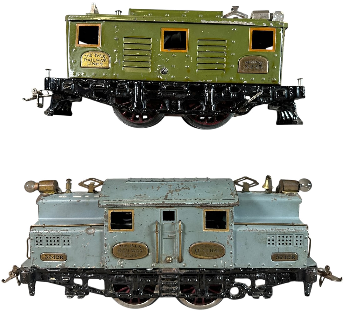 TWO IVES STANDARD GAUGE ENGINES: 431. TWO IVES STANDARD GAUGE ENGINES | Standard gauge. | 12" l. | Blue loco in (Very Good Condition), green in (Excellent Condition) | $300 - $600