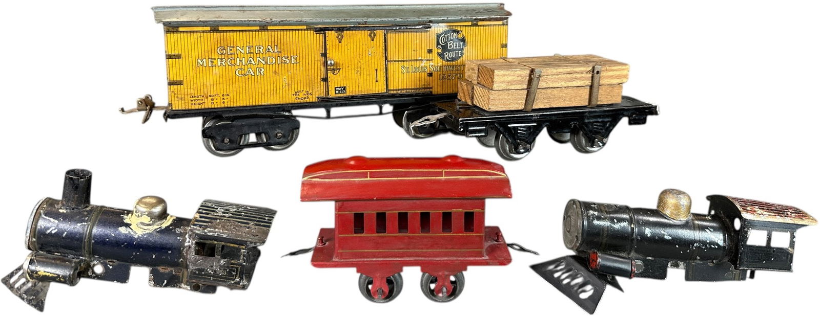 EARLY IVES & AMERICAN FLYER LOT: 448. EARLY IVES & AMERICAN FLYER LOT | Lot of early O gauge. | 9" l. yellow | Coach repainted, loco shells incomplete, overall (Very Good to Excellent Condition) | $250 - $500