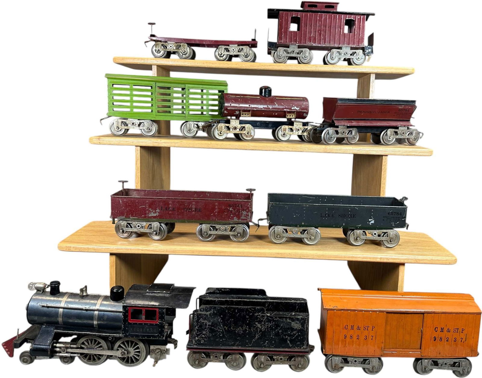 LIONEL NO.6 LOCO W/ FREIGHT CARS (1 of 12)