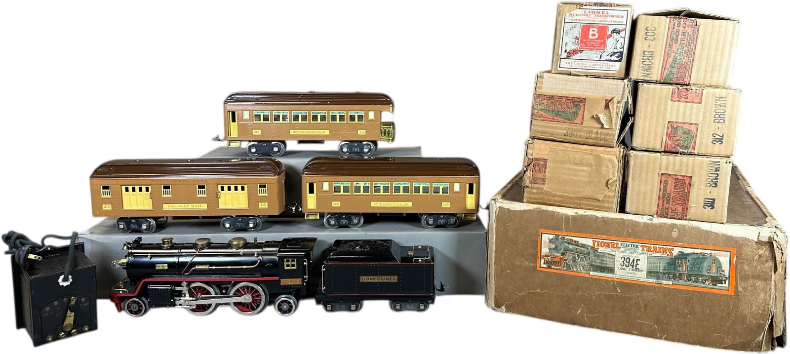 BOXED LIONEL OUTFIT NO.394E PASSENGER CAR SET (1 of 9)