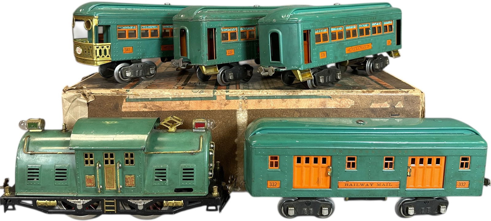 BOXED LIONEL OUTFIT NO.352 PASSENGER TRAIN SET: 474. BOXED LIONEL OUTFIT NO.352 PASSENGER TRAIN SET | Standard gauge, includes one extra passenger car. | Loco 10.5" L. | Some wear to set box, (Very Good to Excellent Condition) | $250 - $500