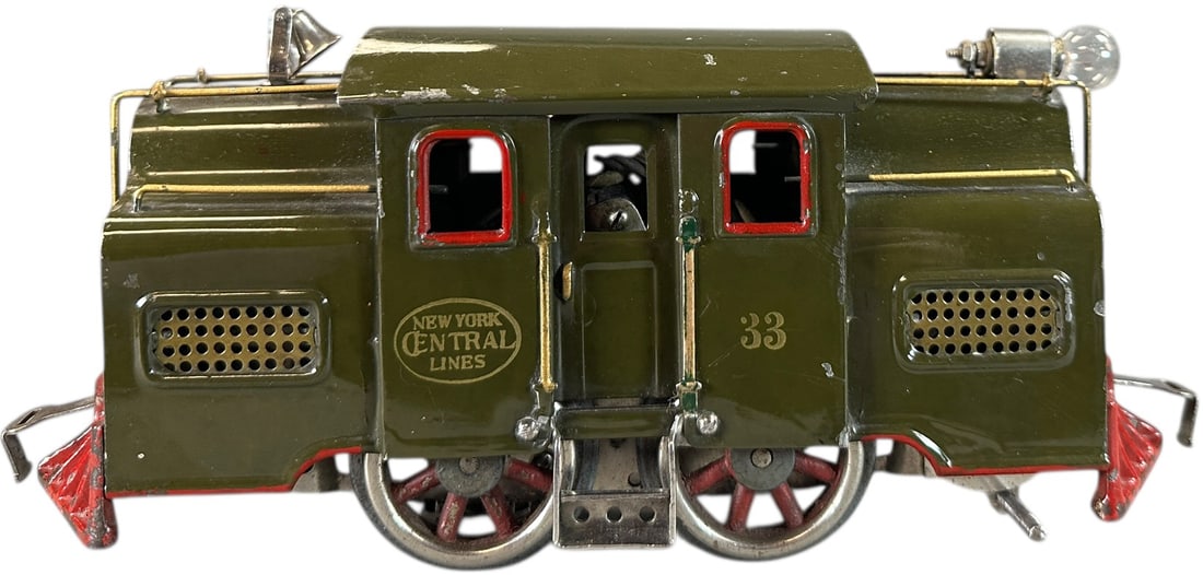 HIGH GRADE LIONEL NO.33 LOCOMOTIVE: 475. HIGH GRADE LIONEL NO.33 LOCOMOTIVE | Standard gauge. | 8" l. | (Excellent to Pristine Condition) | $250 - $500