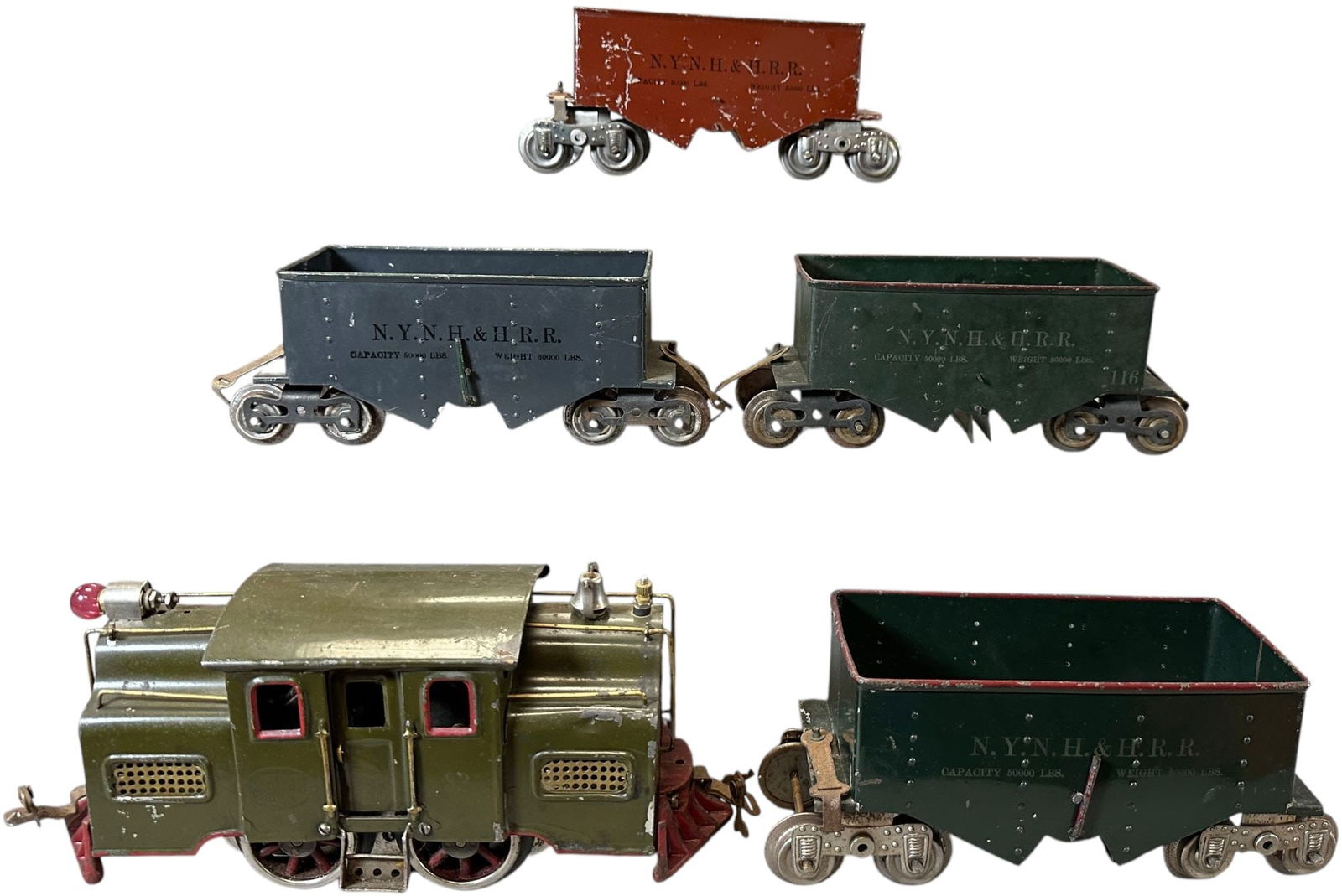 PREWAR LIONEL 53 LOCOMOTIVE & BALLAST: 486. PREWAR LIONEL 53 LOCOMOTIVE & BALLAST | CARS Standard gauge, electric. | 8.5" l. loco | One coupler missing, otherwise (Excellent Condition) | $200 - $400