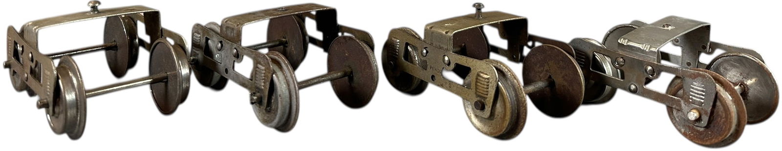 ORIGINAL LIONEL 3-RIVET 10 SERIES TRUCKS: 489. ORIGINAL LIONEL 3-RIVET 10 SERIES TRUCKS | Standard gauge. Provenance: Bradley Kaplan Collection. | 4.5" l. | (Excellent Condition) | $250 - $500