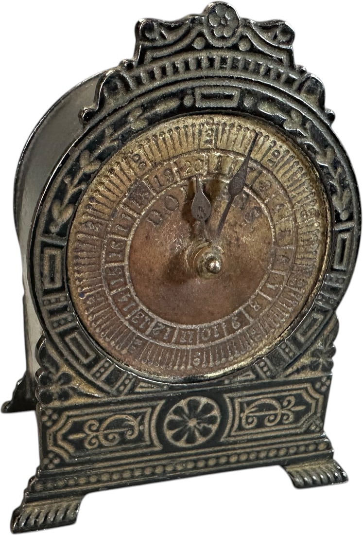 CLOCK W/ MOVEABLE HANDS STILL BANK (1 of 4)