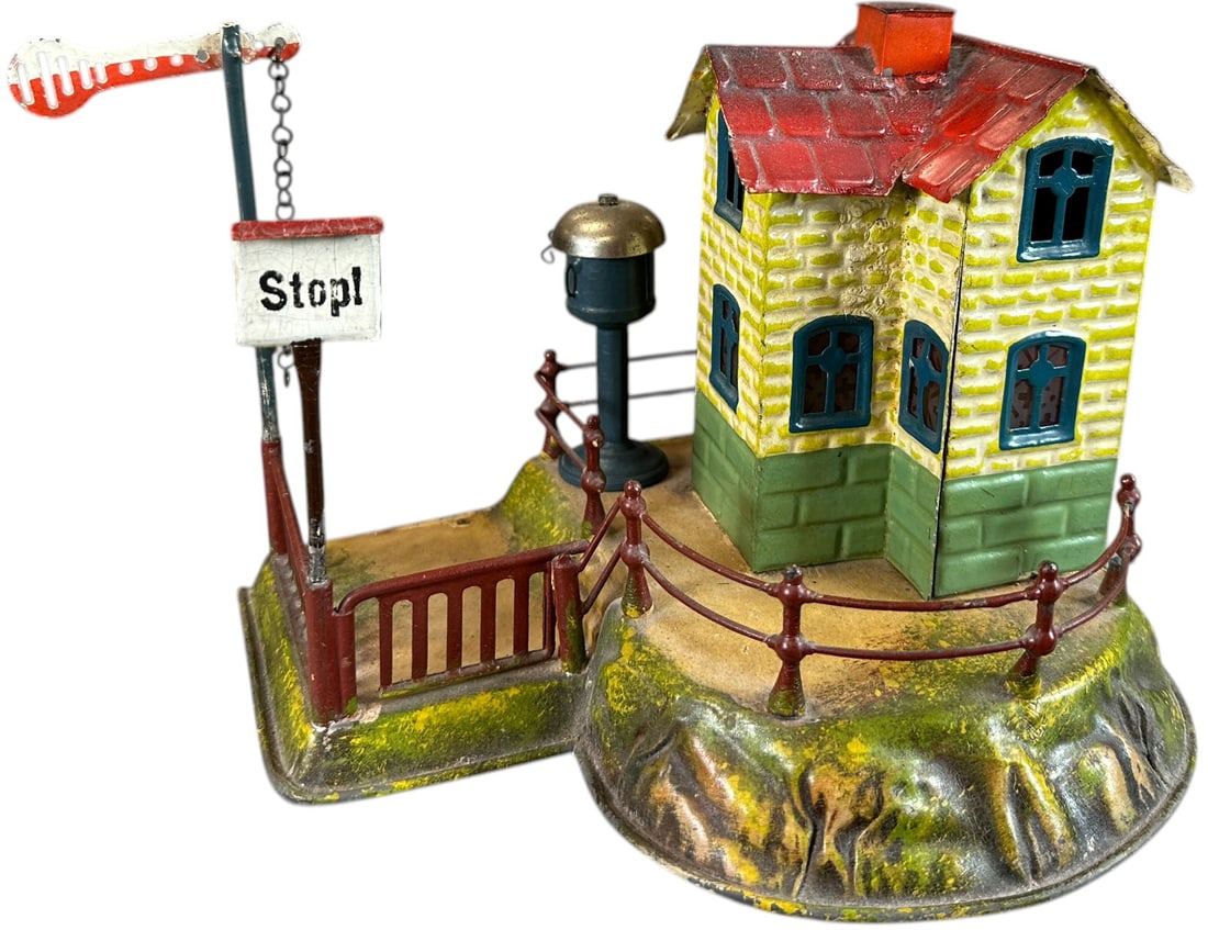 ATTRACTIVE MARKLIN GUARD HOUSE: 314. ATTRACTIVE MARKLIN GUARD HOUSE | Germany, hand painted, rare and colorful trackside accessory, rounded base is embossed and painted to simulate grassy hill using the same techniques as Marklin's 