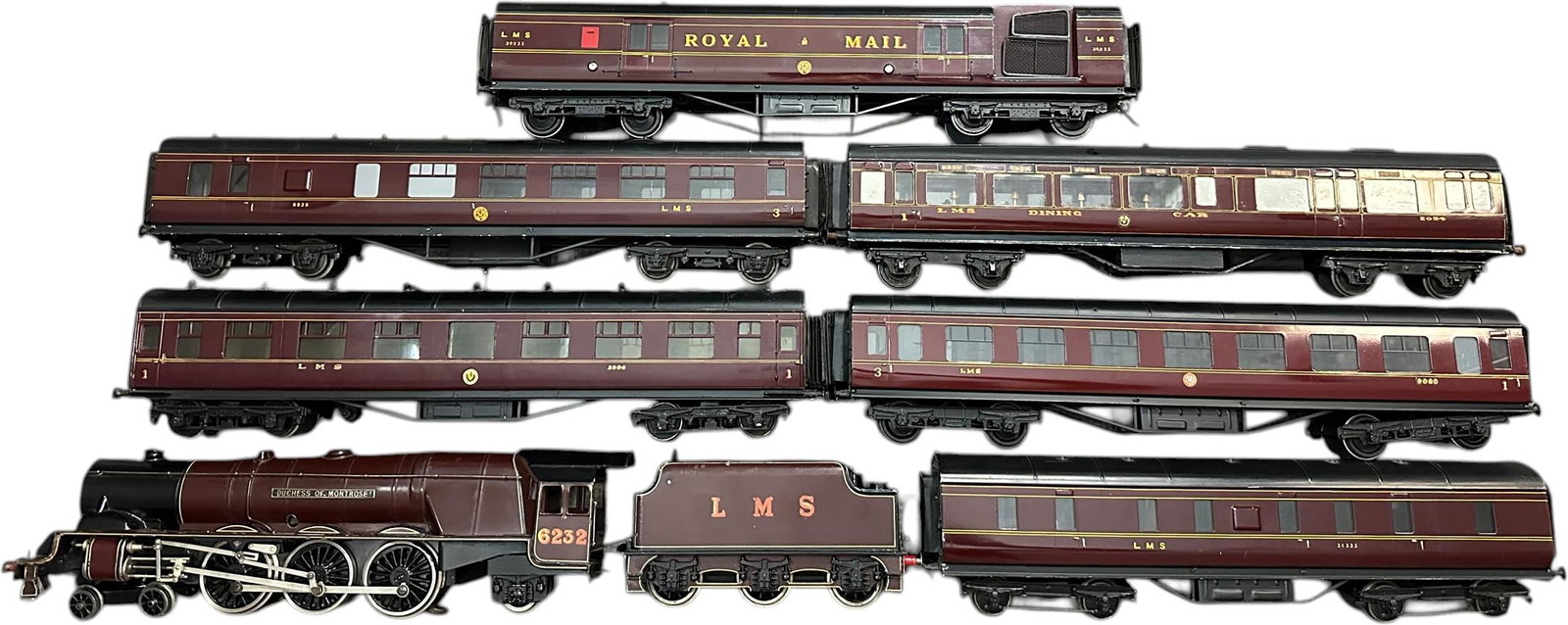 BASSETT LOWKE DUTCHESS MONTROSE W/ EXLEY CARS: 1218. BASSETT LOWKE DUTCHESS MONTROSE W/ EXLEY CARS | England, Gauge 0, electric, 3-rail. Provenance: The Maloy Collection. | 14" l. loco | Restoration to loco and tender, displays in (Excellent Condi