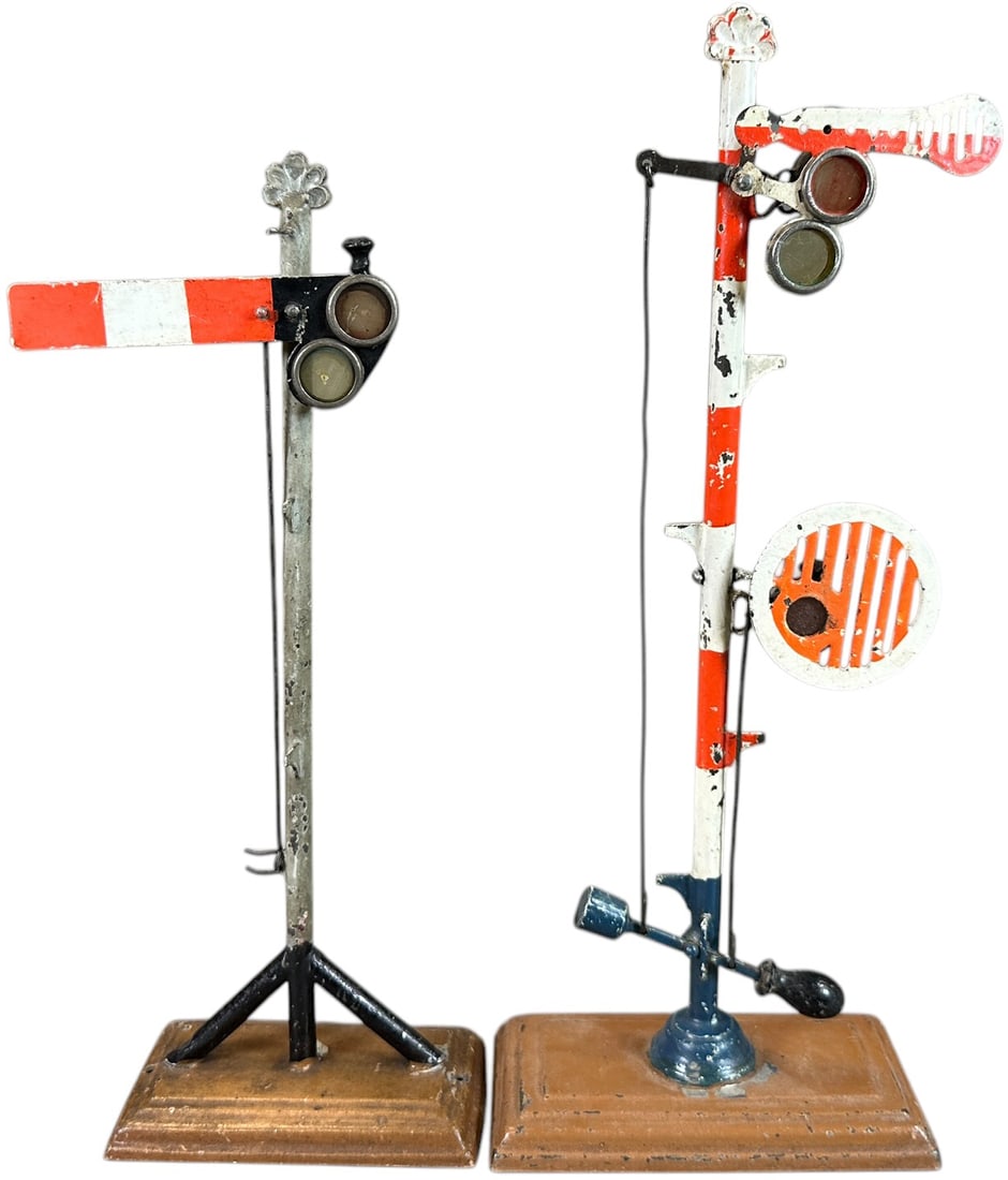 MARKLIN HAND PAINTED SIGNALS (1 of 4)
