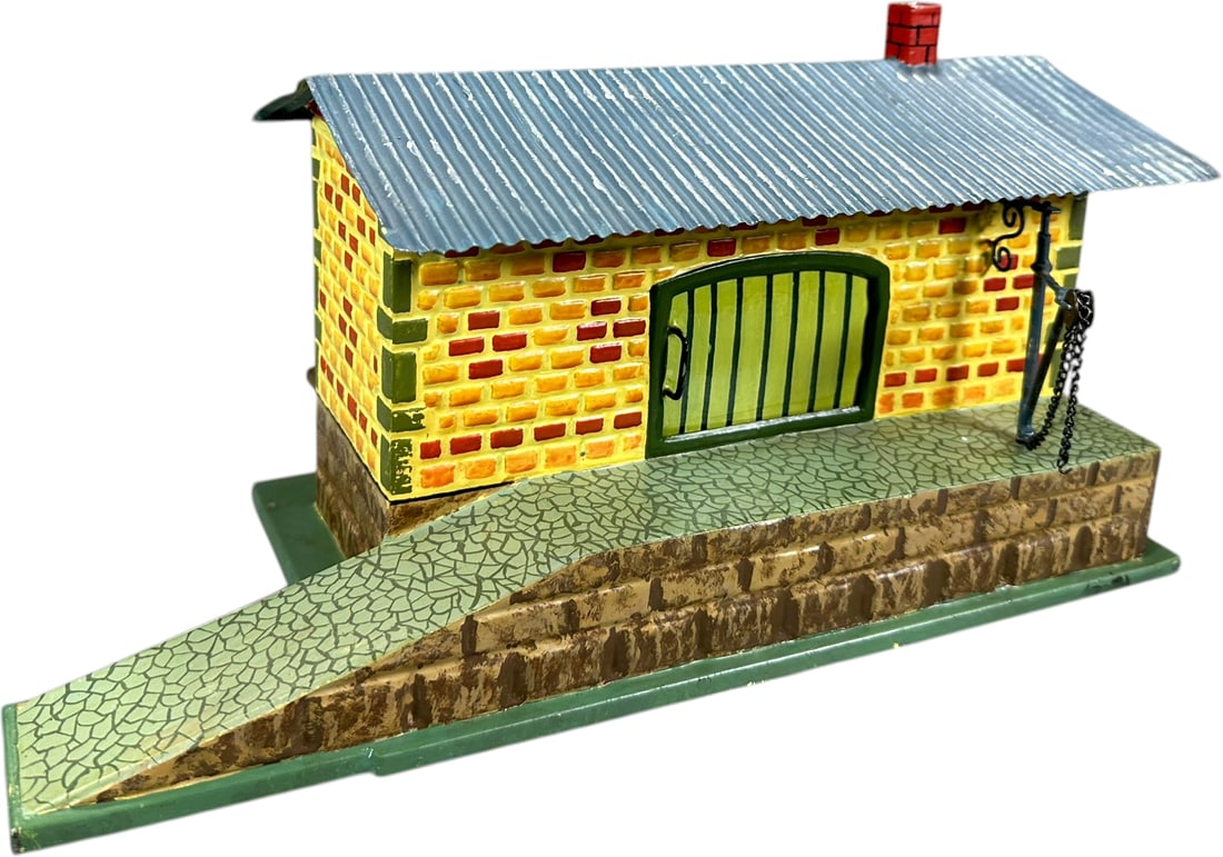 MARKLIN HAND PAINTED FREIGHT STATION (1 of 8)