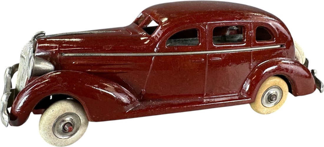 SMALL KURAMOCHI 1930S BAKELITE BODY SEDAN (1 of 10)