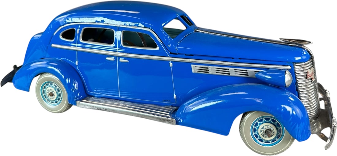 LARGE CK KURAMOCHI 1937 PONTIAC SEDAN (1 of 12)