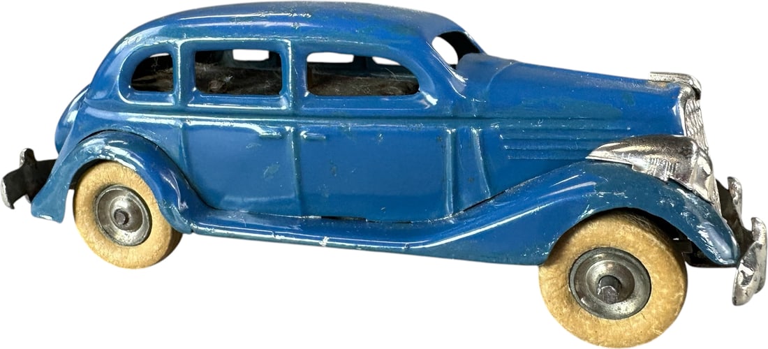 SMALL KURAMOCHI 1935 FORD WIND-UP (1 of 10)