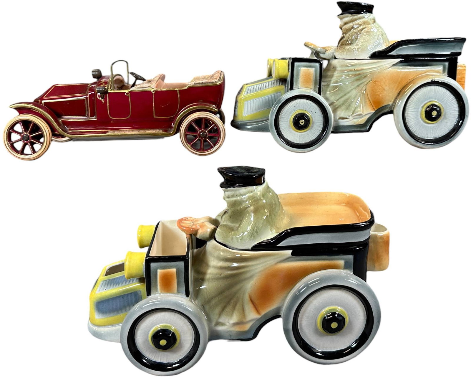 THREE CERAMIC AUTOMOBILE TRINKET BOXES (1 of 10)