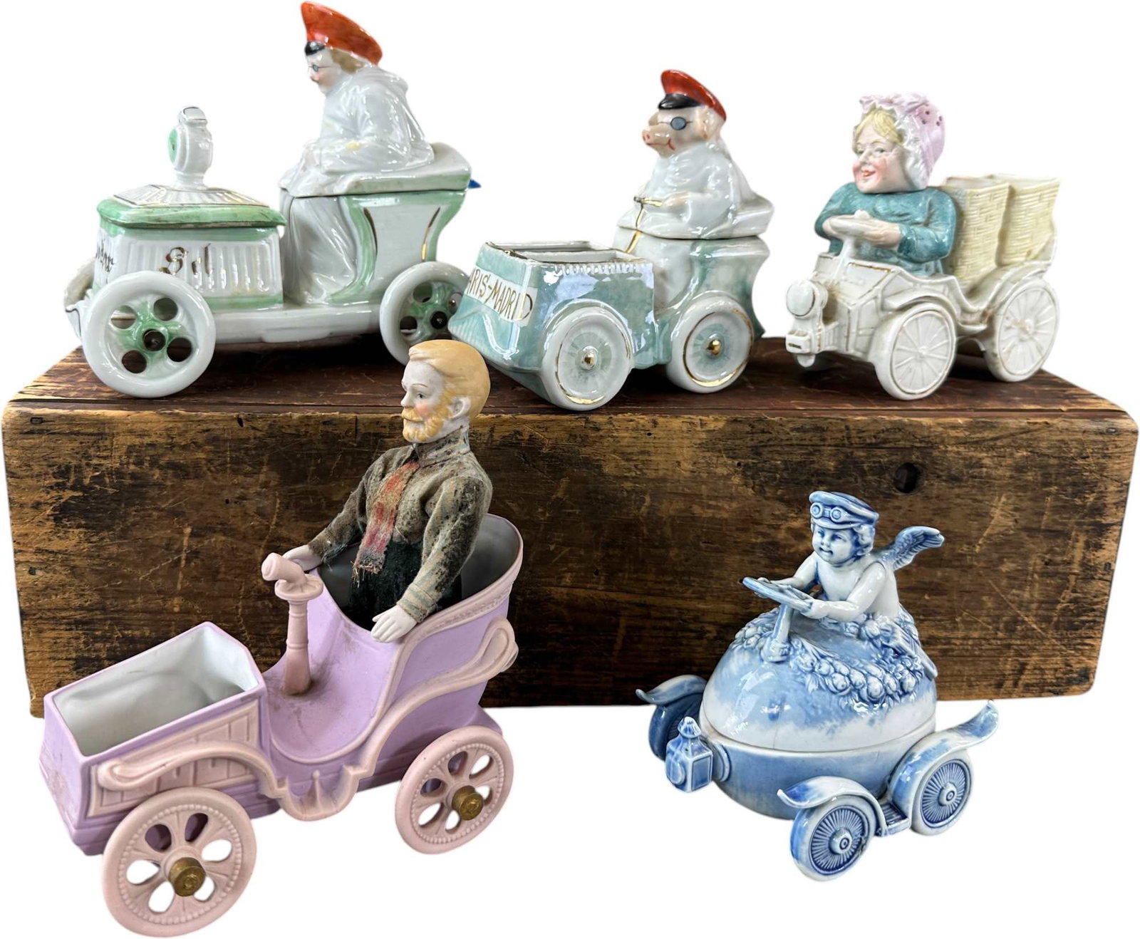 FIVE CERAMIC AUTOMOTIVE THEME CONDIMENT SETS (1 of 19)