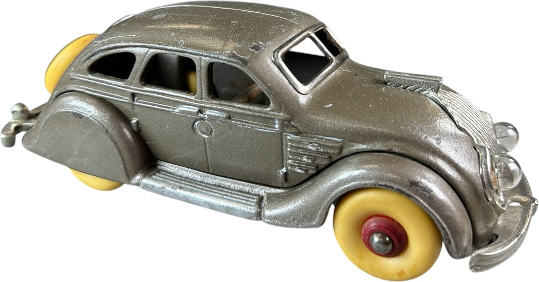 HUBLEY CHRYSLER AIRFLOW W/ ELECTRIC LIGHTS (1 of 10)