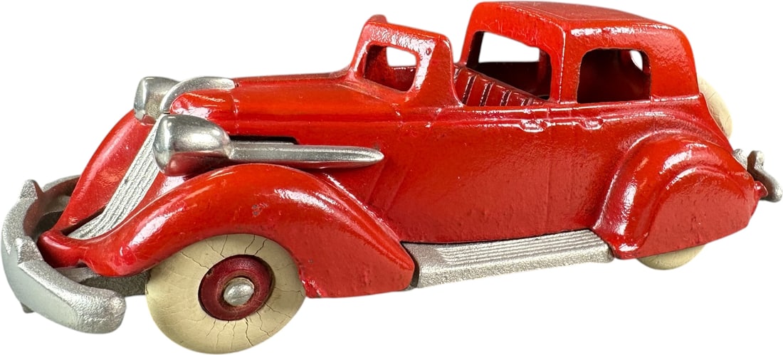 HUBLEY STUDEBAKER TOWN CAR: 286. HUBLEY STUDEBAKER TOWN CAR | Provenance: Ira Bernstein Collection. | 7" l. | Miniscule pin-head sized chips in-painted to display as (Pristine Condition) | $250 - $450