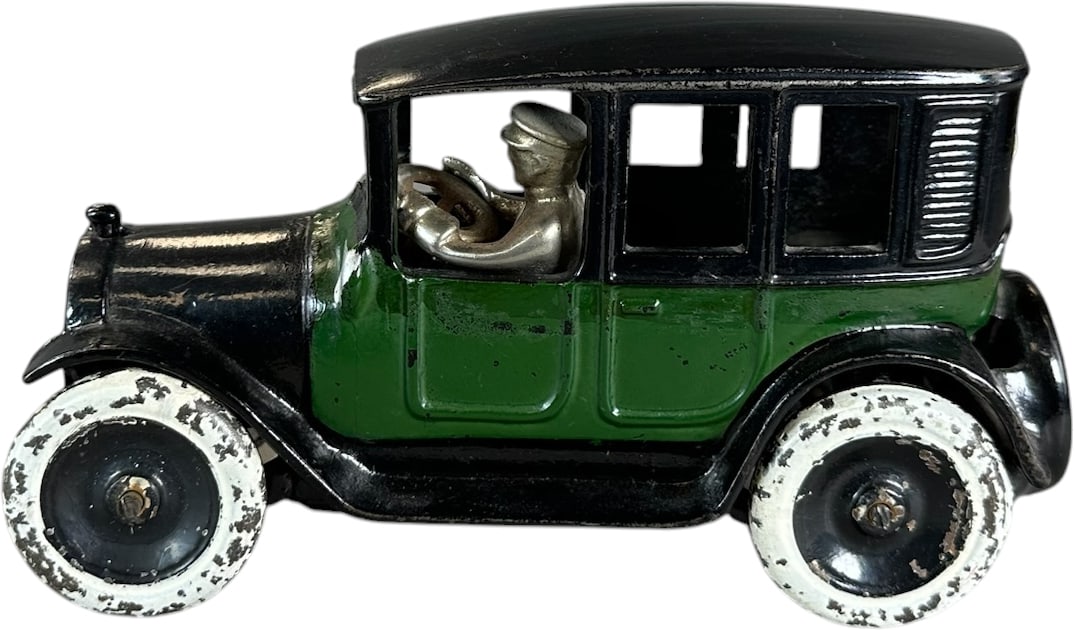 ARCADE GREEN CHECKER CAB (1 of 10)