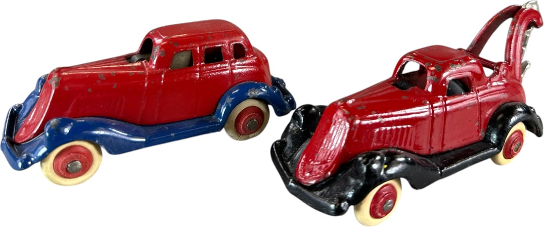 SMALL AC WILLIAMS WRECKER & SEDAN: 414. SMALL AC WILLIAMS WRECKER & SEDAN | Provenance: Ira Bernstein Collection. | 4.5" l. | Tow wrecker is missing its metal band, (Excellent Condition) | $200 - $400