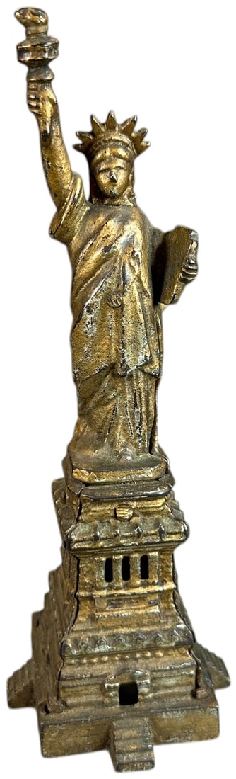 LARGE KENTON STATUE OF LIBERTY STILL BANK: 209. LARGE KENTON STATUE OF LIBERTY STILL BANK | 10" h. | Missing trap, (Excellent Condition) | $200 - $400