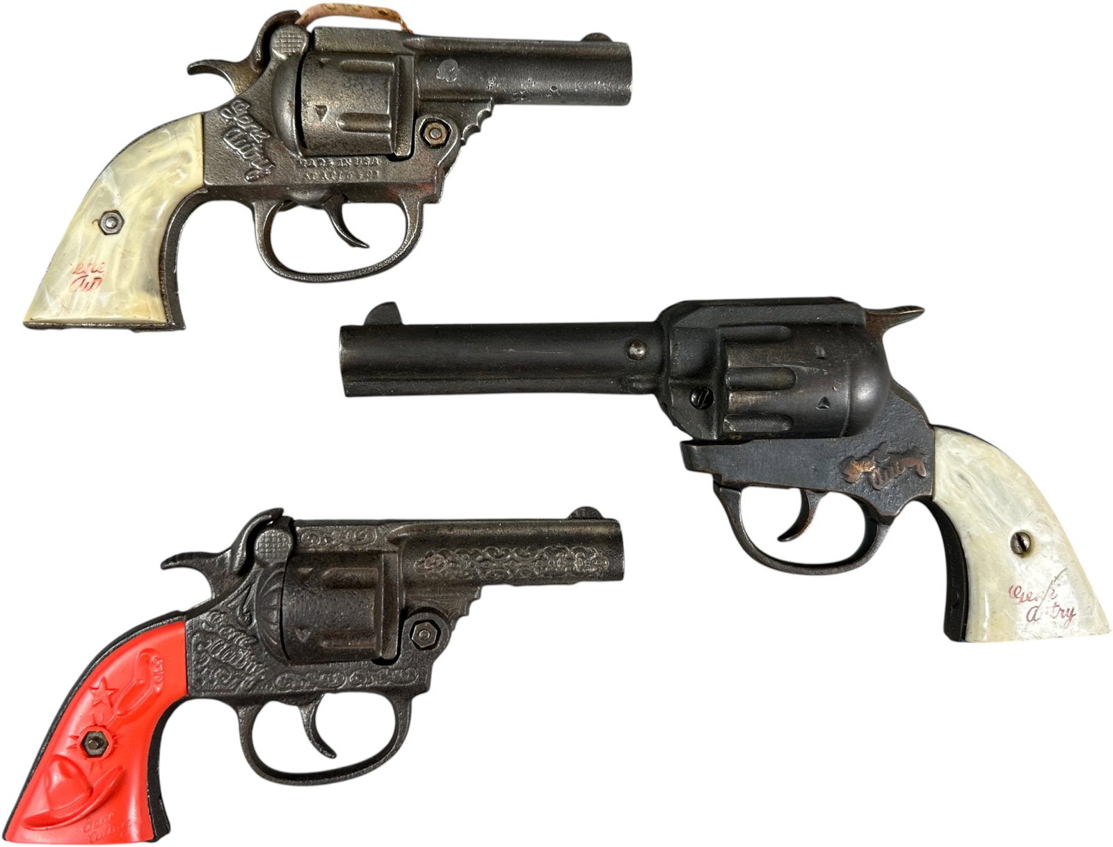 THREE CAST IRON GENE AUTRY PISTOLS: 481. THREE CAST IRON GENE AUTRY PISTOLS | 8.5" l. | (Very Good to Excellent Condition) | $200 - $400