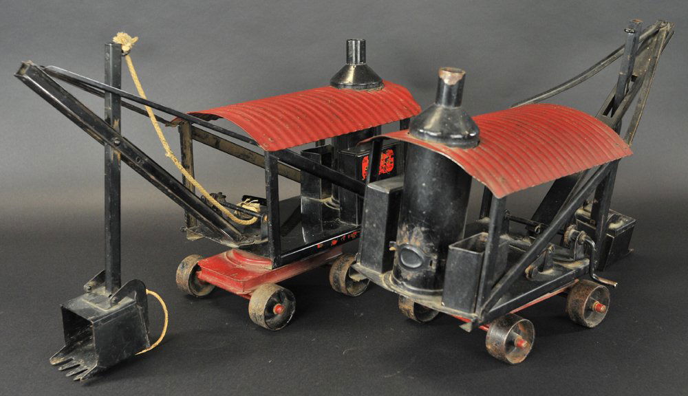 BUDDY 'L' STEAM SHOVELS: Early 1921-1923, pressed steel, vertical boiler on frame housing, red corrugated roof, roller wheels, black scoop shovel, swivel base. 21" l.