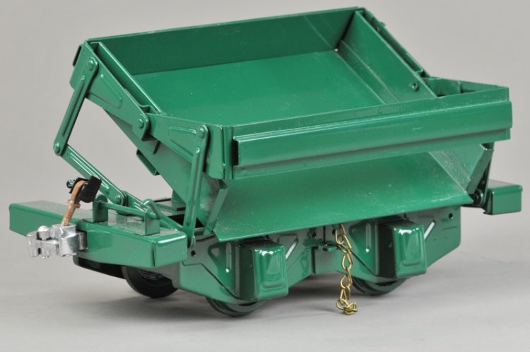 T-REPRODUCTION BUDDY 'L' SIDE DUMP CAR: Contemporary, outdoor railroad accessory, pressed steel, painted in green overall, side lifting supports.